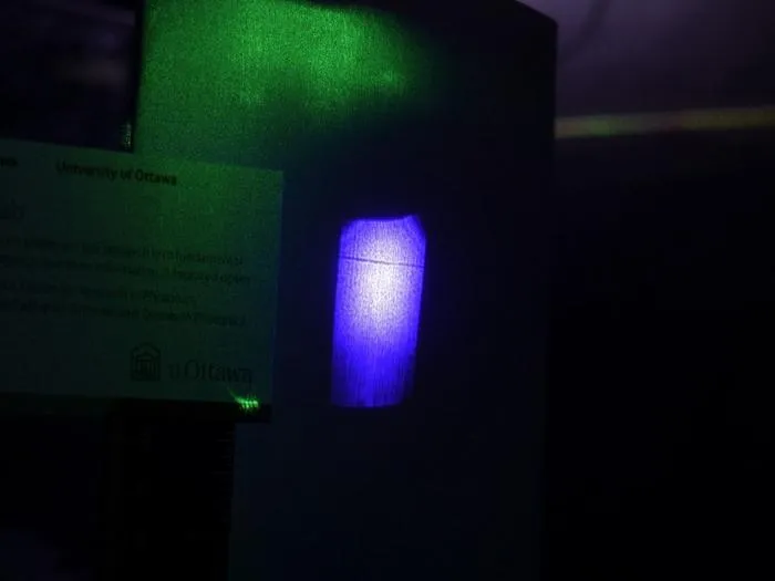 Un experimento científico demuestra que incluso la luz puede tener sombra