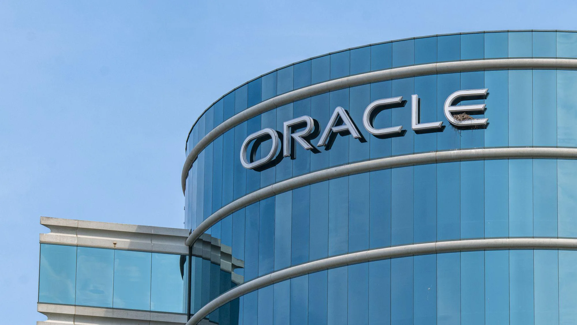 Oracle despide a 21.000 empleados por su apuesta estratégica en IA